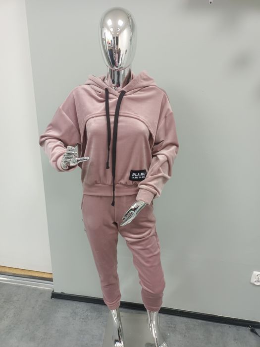 Nowy dres welurowy LaMu