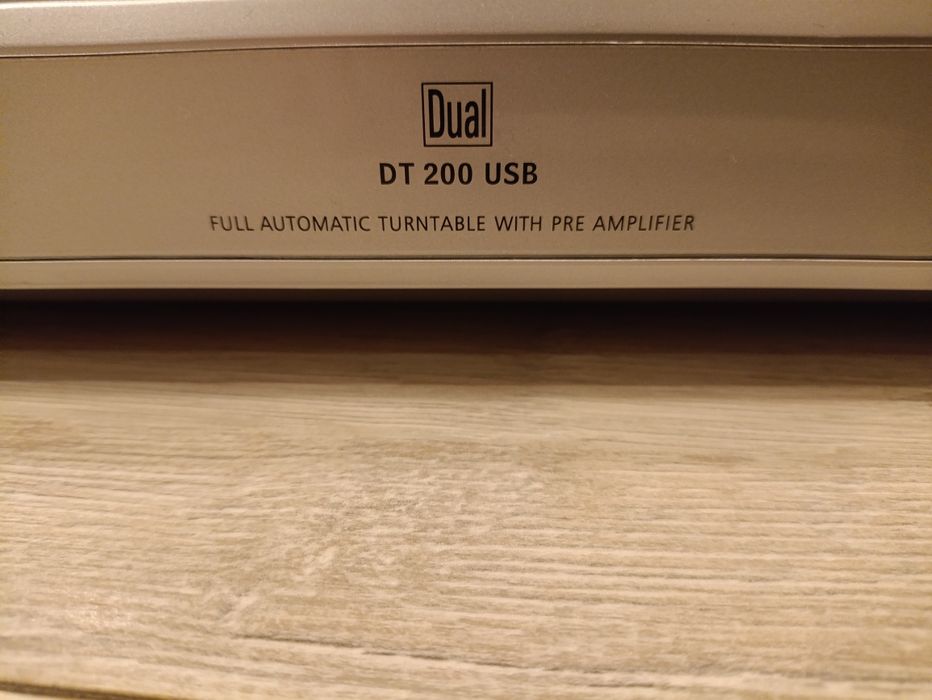 Gramofon DUAL DT200