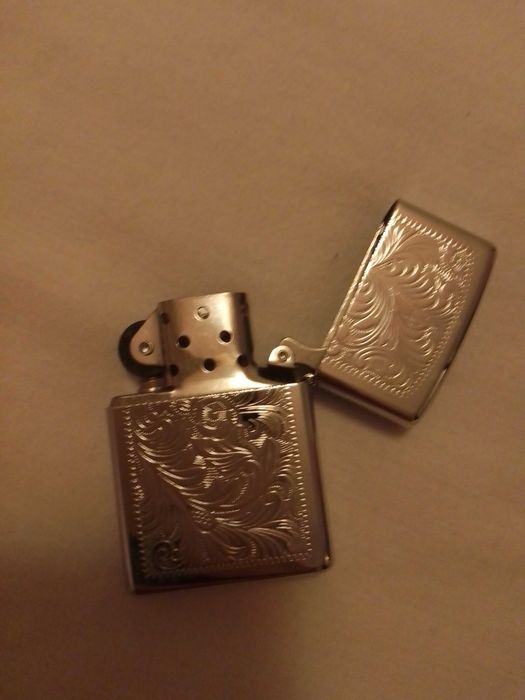 Isqueiro Zippo novo