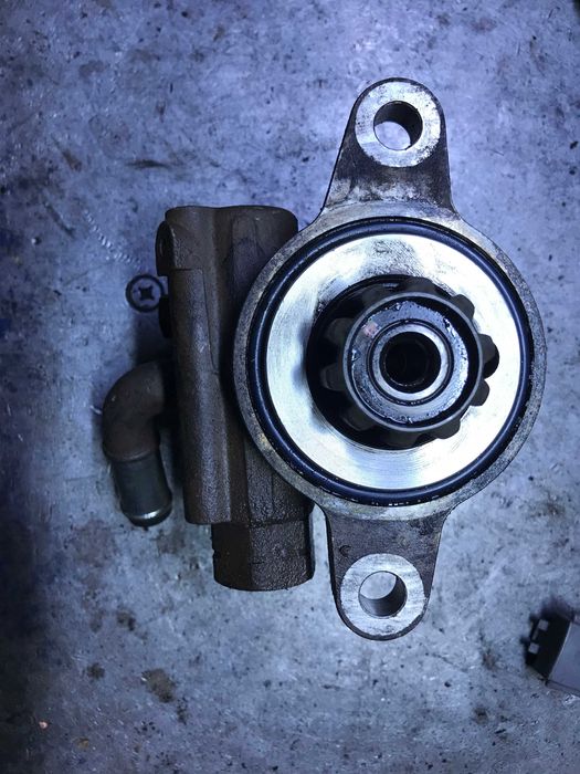 Насос гидроусилителя ГУР Toyota Hilux Land Cruiser Prado 2.5 3.0 D