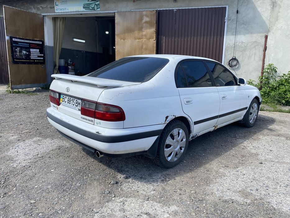 На ходу Toyota Carina E