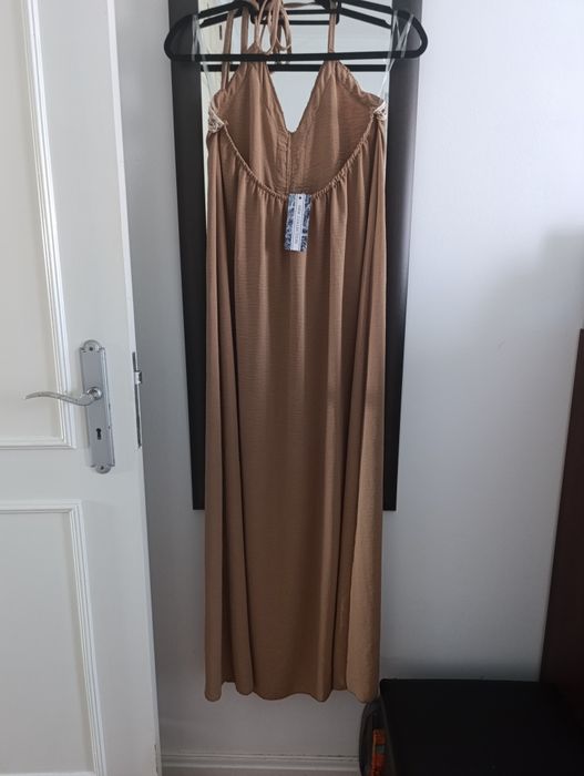 Vestido creme com bordado