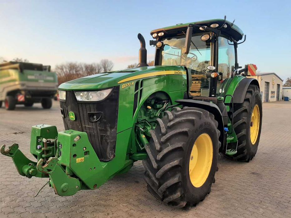 Трактор John Deere 8370 R