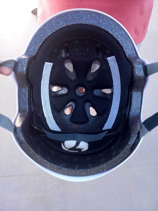 Patins 36 + capacete + protecoes xs + saco