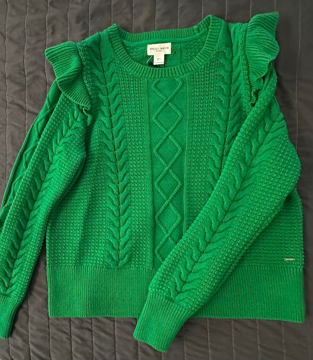 Sweter z długim rękawem i falbankami na ramionach