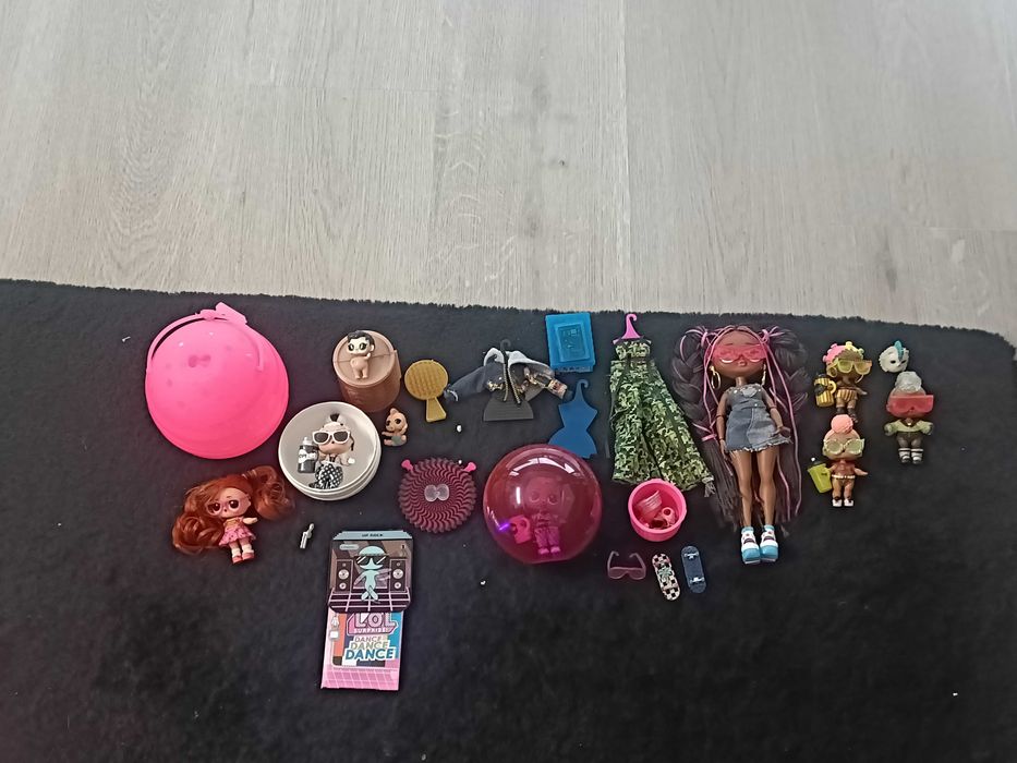 Bonecas LOL e acessórios