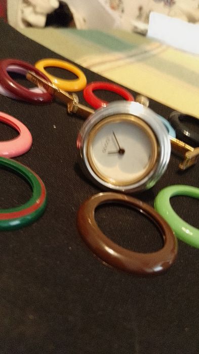 Relógio Gucci novo (MUITO pouvopouco   argolas nunca usadas o que lhe