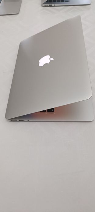 MacBook Air 13" 2017 | Intel Core i5 | 8GB RAM | Excelente Estado
