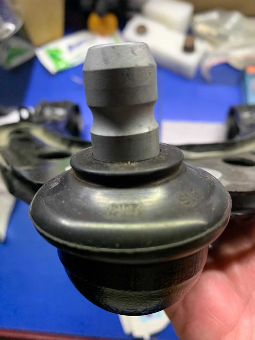 Рычаг передней подвески (подкова) Tesla Model S верхний правый