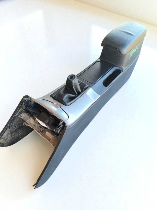 Центральна консоль з підлокітником тунель борода Mazda 6 GG МКПП