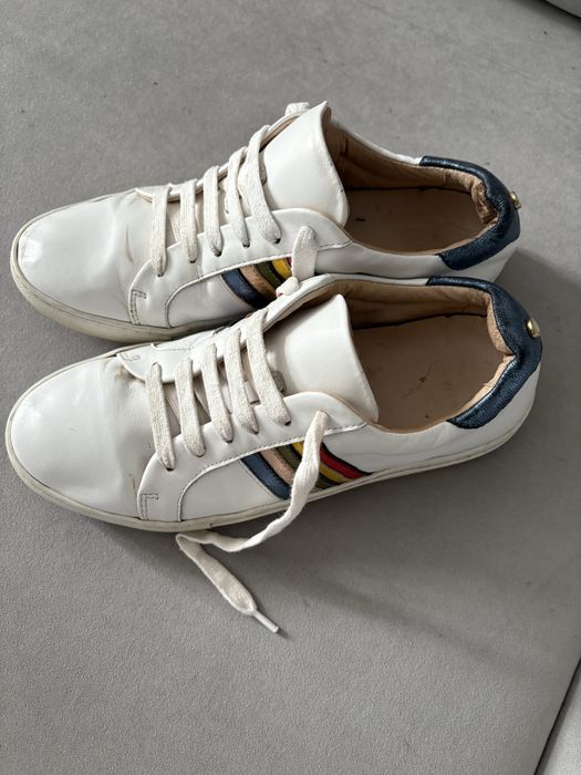 Кросівки білі, шкіряні