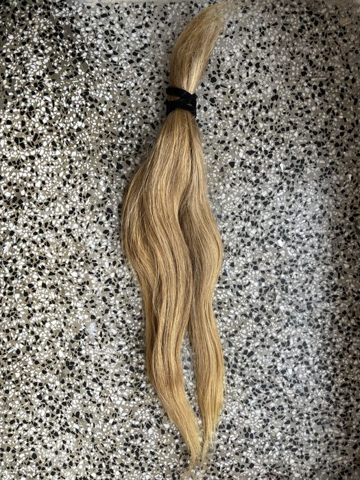 Blond włosy dziewicze 40 cm 77 g
