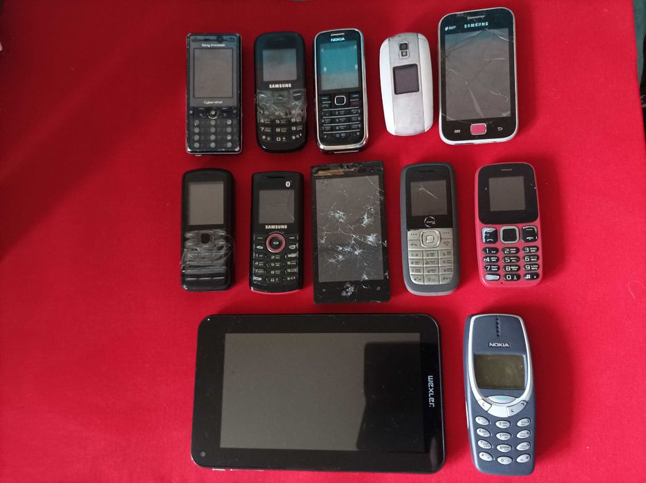 Мобильные телефоны на запчасти