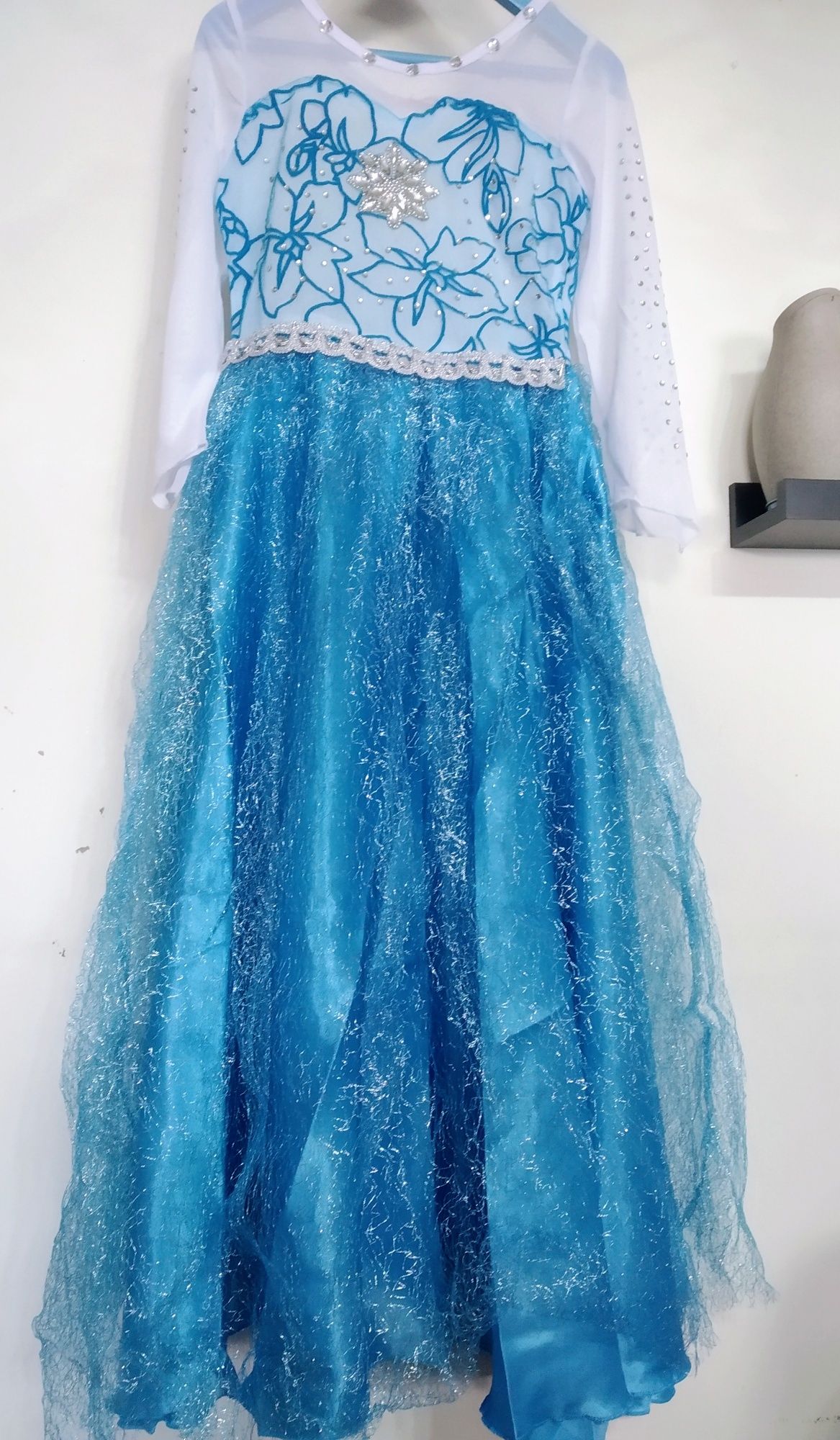 Princesa! Vestido Azul Rainha Neve Frozen Carnaval Eiras E São Paulo De  Frades • OLX Portugal