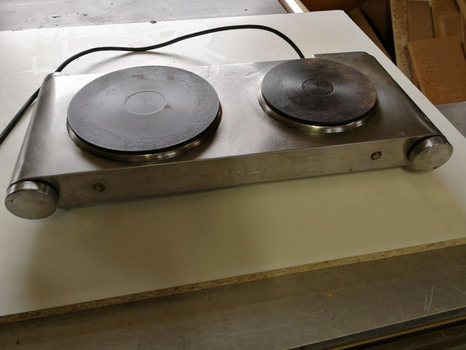 Máquina para dobradiças