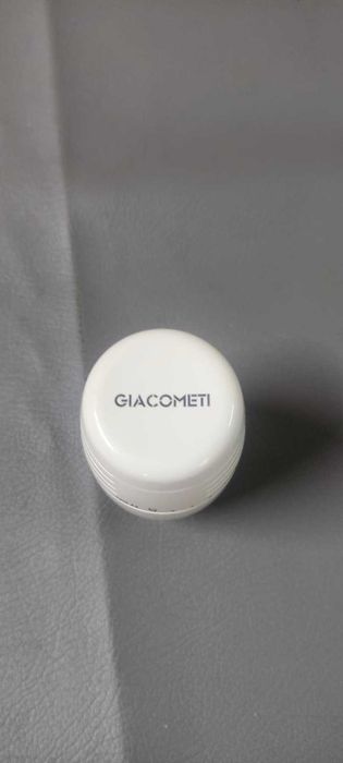 Caixa completa com 10 cabeças termostáticas Giacomini com sensor de líquido.