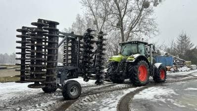Brona talerzowa 5 metrów pół zawieszana wózek między wałem