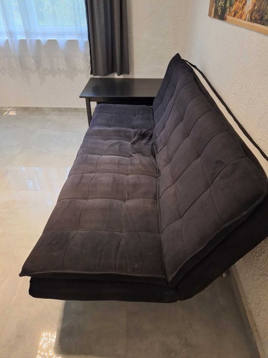 Dom - sofa , stół