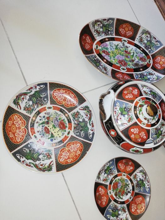 Lote de loiça em porcelana pintado à mão424396095415265283