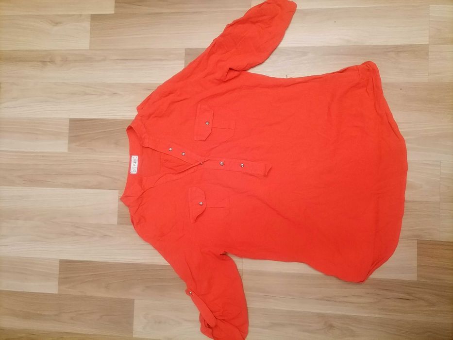 Czerwona bluzka 48