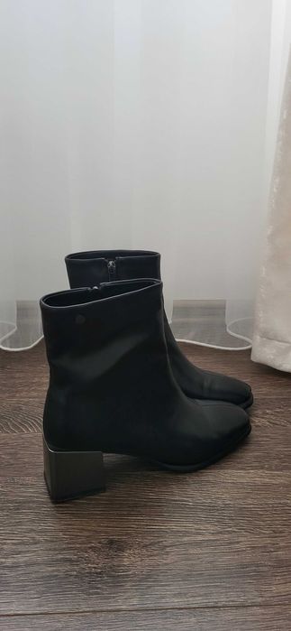 Жіноче осіннє шкіряне взуття 39р