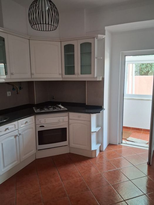 Apartamento T2 para alugar na Rua de São Bento, Lisboa.