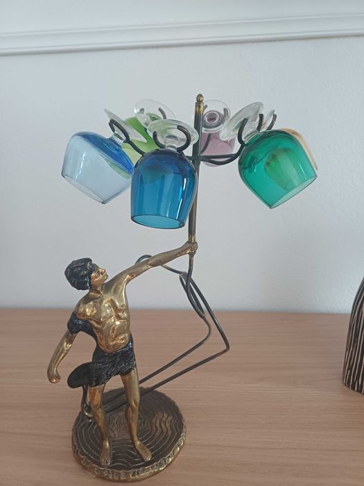 Estatueta em em bronze com suporte para 6 cálices