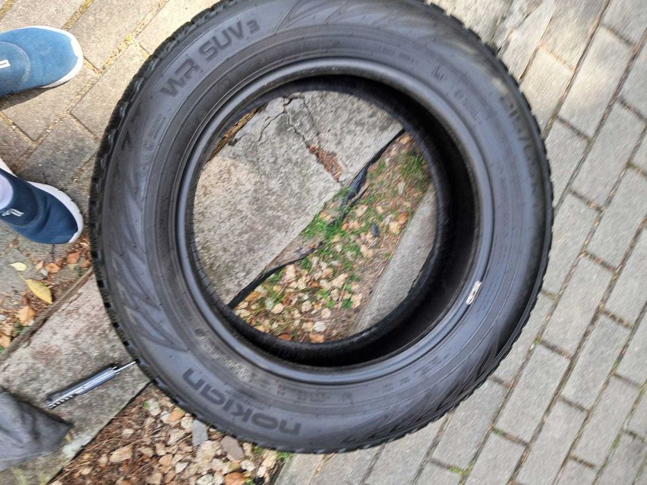 Opony Nokian 215 65 R17