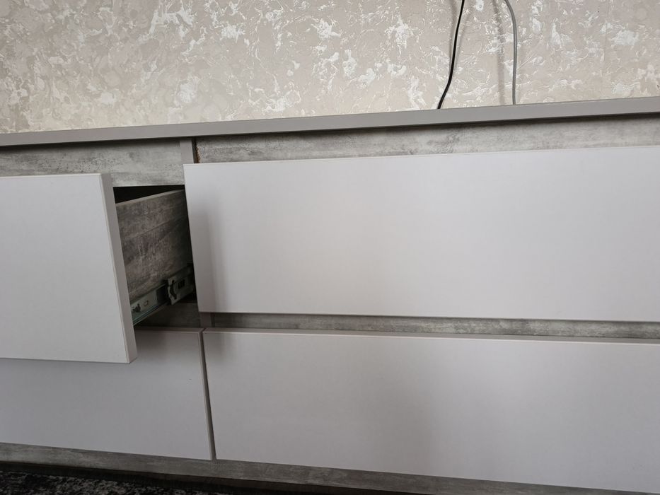 Тумба ТВ на 6 висувних ящика c фасадами без ручок