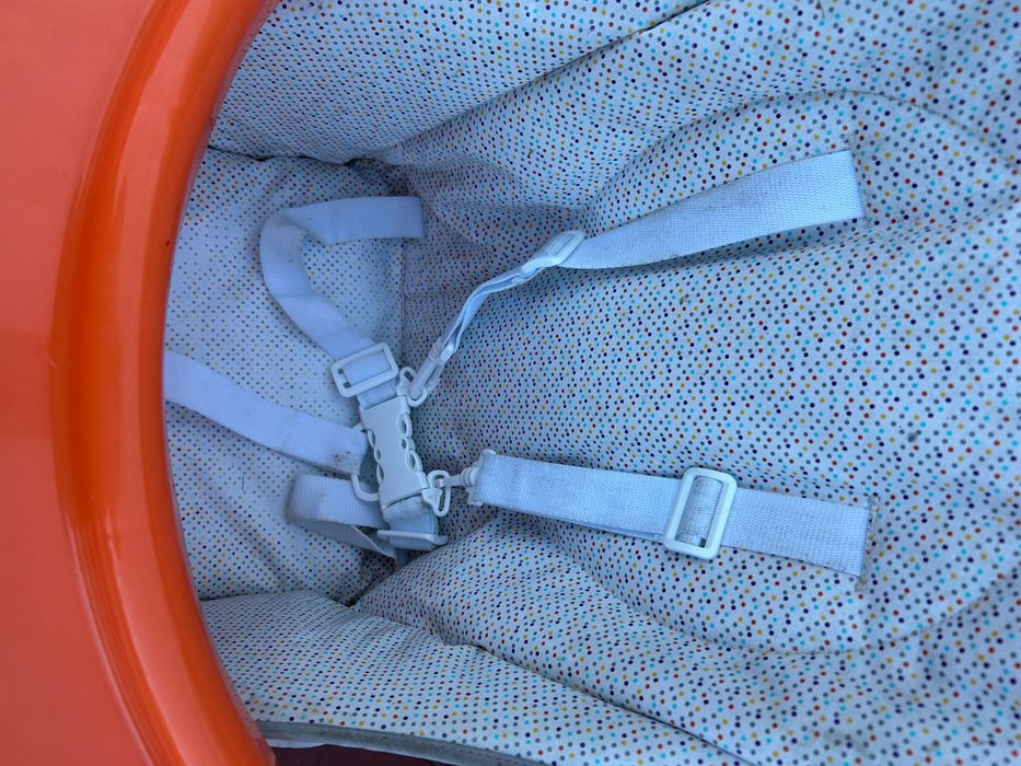 Cadeira de refeição da zippy, usada mas funcional