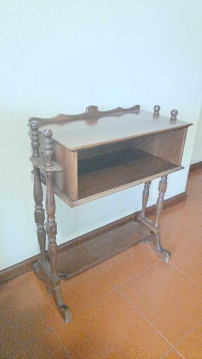 Vendo pequeno móvel de apoio - Sala - Em boas condições
