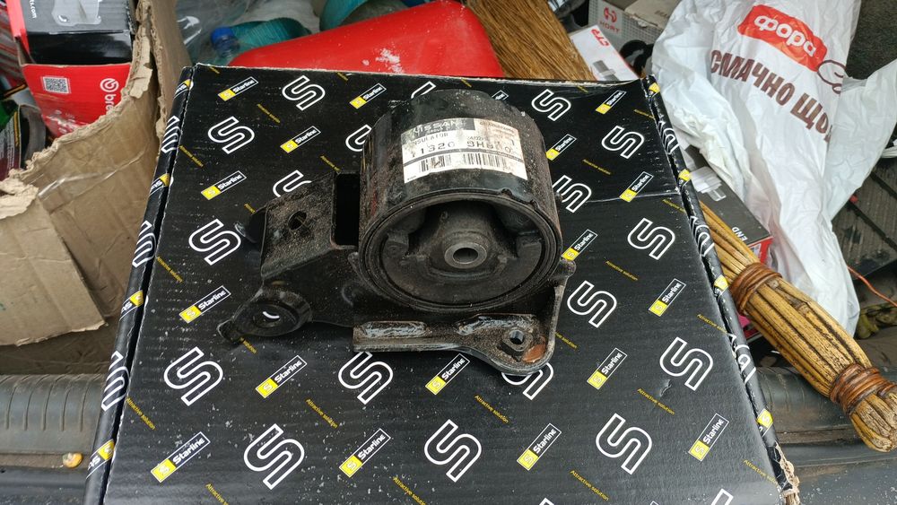 Подушка двигуна Nissan xtrail t30