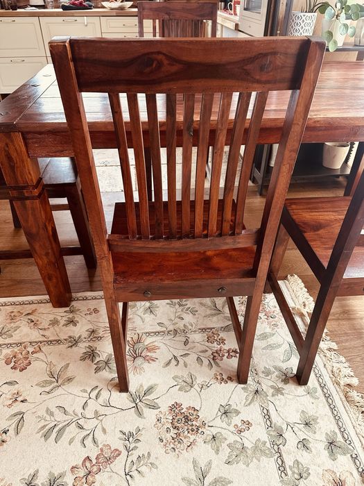 Stół drewniany i 4 krzesła