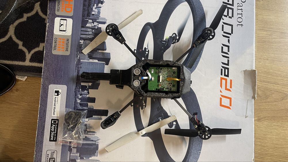 Dron parrot ar.drone2.0
