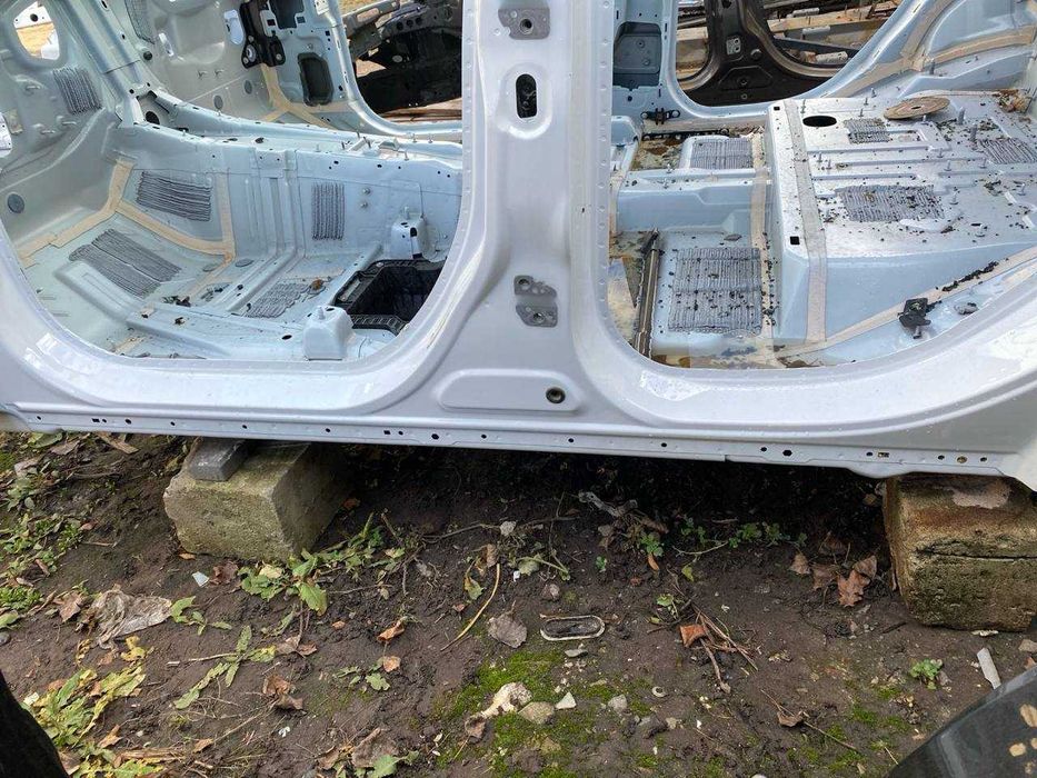 Стійка поріг лівий Jeep grand cherokee WL джип гранд черокі ВЛ 2022+