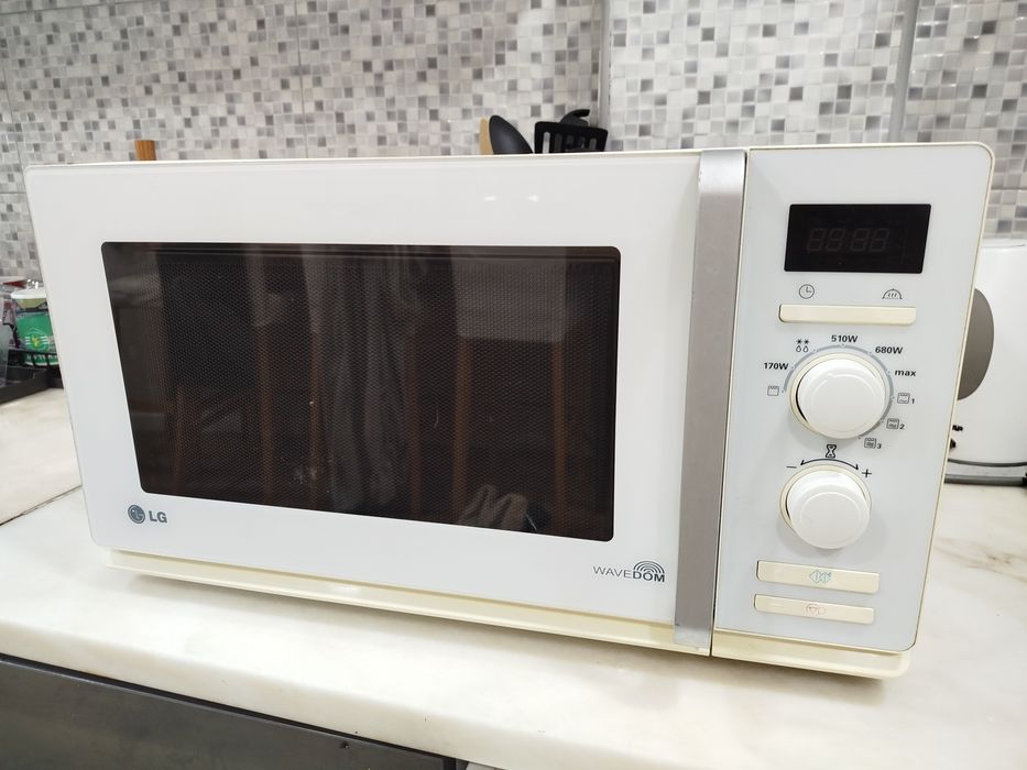 Microondas com grill, marca LG