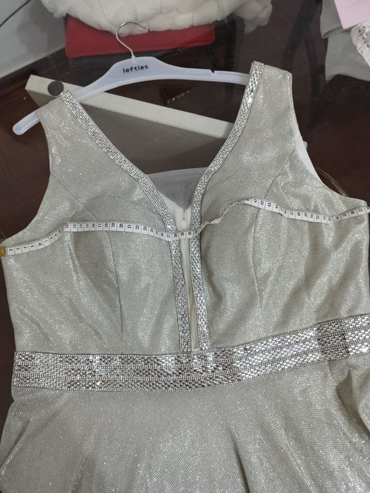 Vendo bonito vestido comprido de cerimonia.