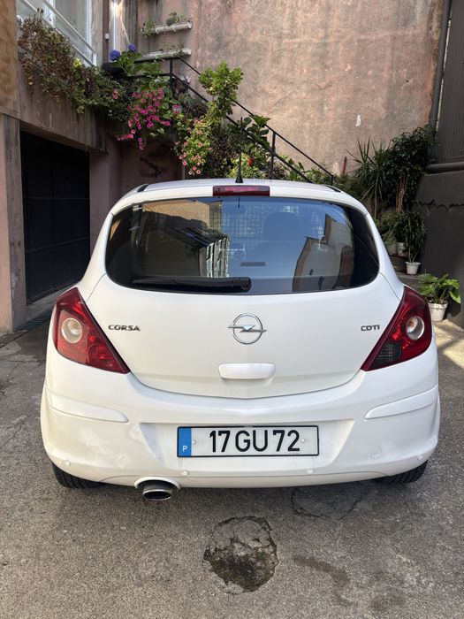 Opel Corsa D comercial
