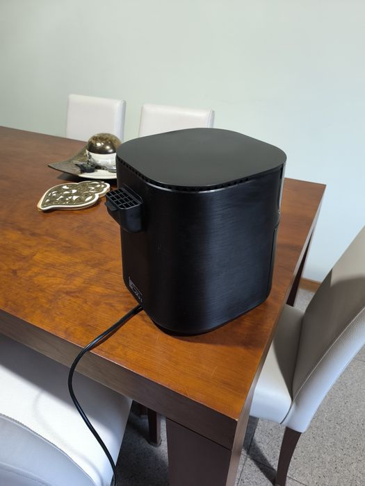 Air Fryer usada mas em bom estado vendo com acessórios  5.5 L  ,1500W.