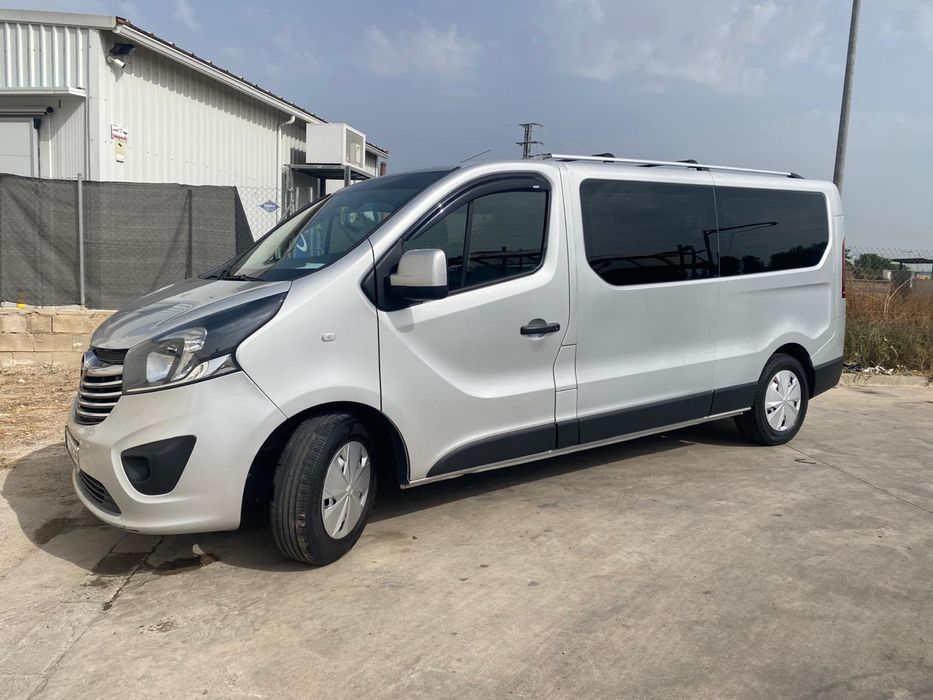Терміново продам Opel vivaro 9 місць extra long