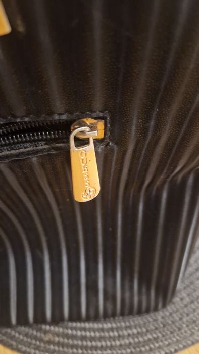 Czarna torebka   Guess