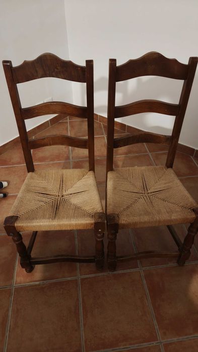 Cadeiras de madeira