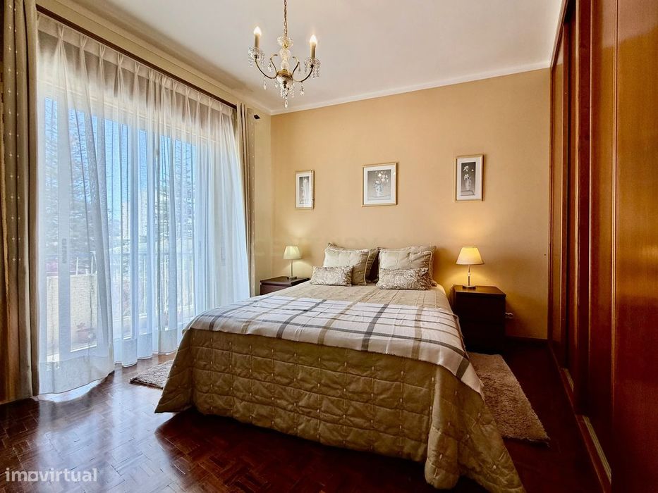 Apartamento T3 com Terraço e Varanda em Olhão