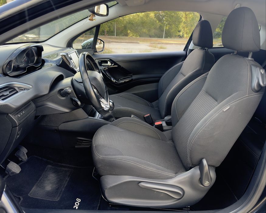 Peugeot 208 1.2 PureTech Allure Coupé 110 cv, ano 2016, com 135.000 km