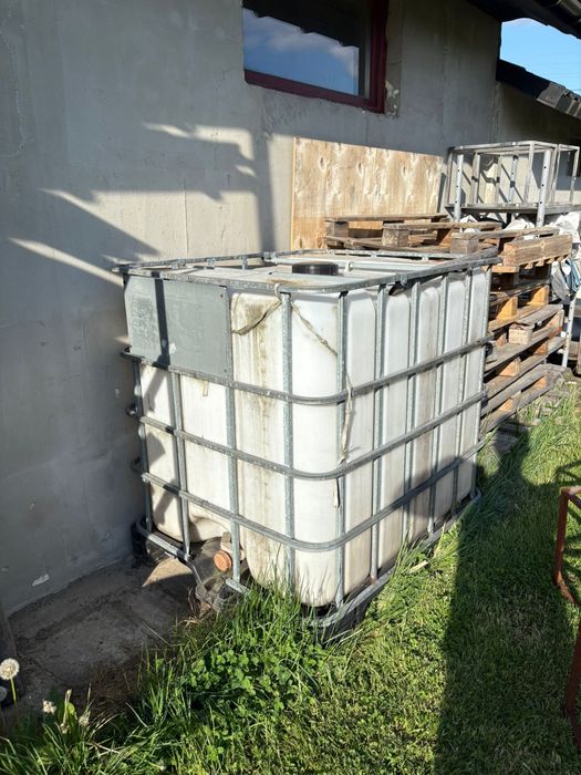 Zbiornik na wode 1000l IBC podstawa metalowa