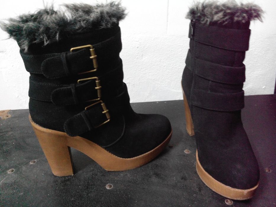 Botas pretas novas