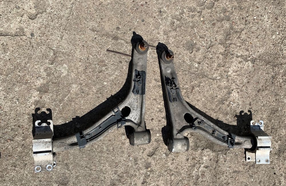 Mercedes A klasa W176 Wahacz przedni aluminiowy części