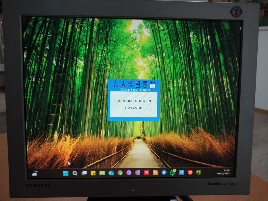 Monitor Samsung SyncMaster 152V – 15" LCD, VGA