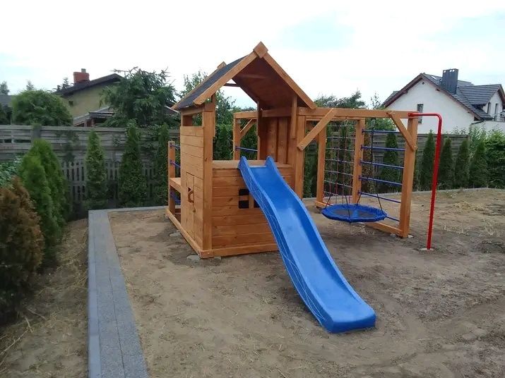 Małpi gaj, plac zabaw, siłownia ogrodowa