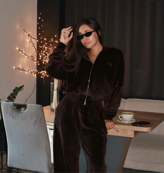 Костюм коричневий, велюровий MOA